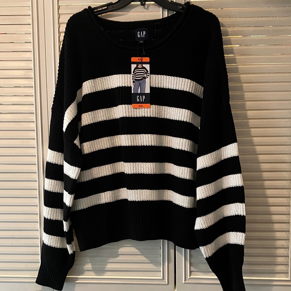GAP Women's Striped Black and White Sweater